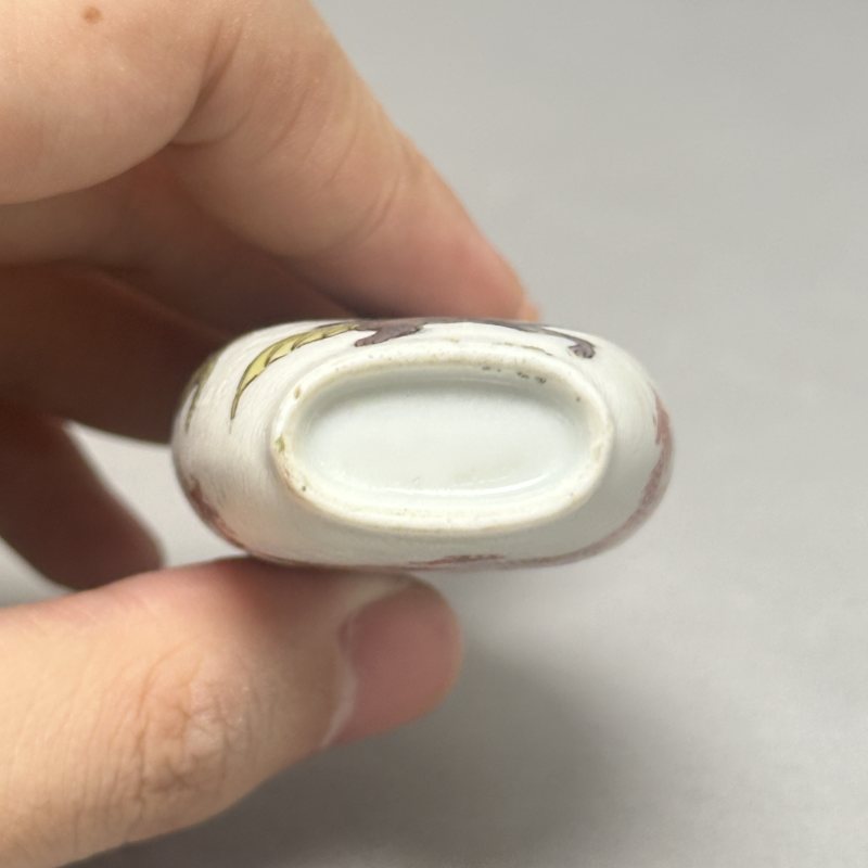 清晚期 粉彩轧道海八怪鼻烟壶 - 图5