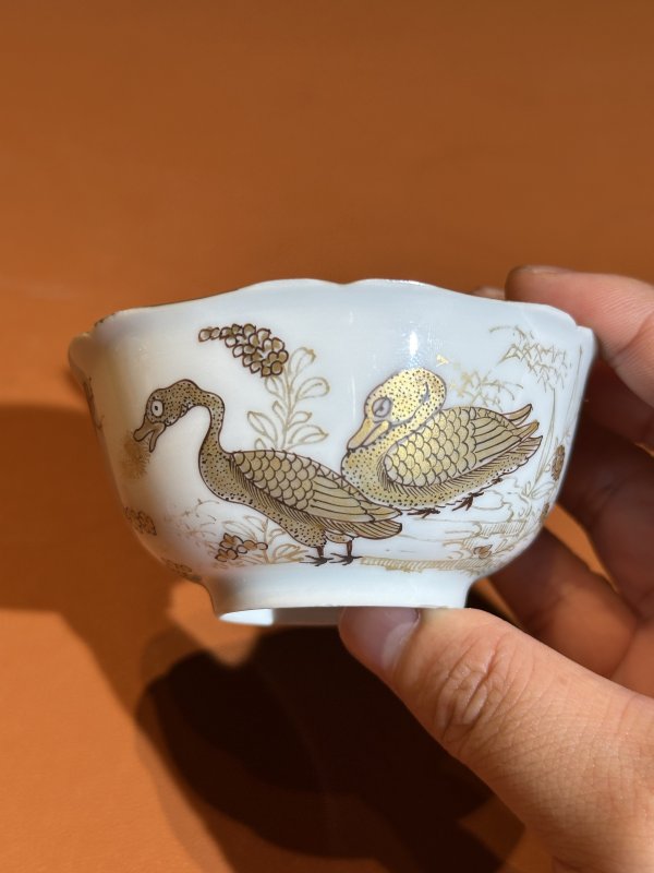 清雍正 金彩飞鸣食宿茶杯 - 图2
