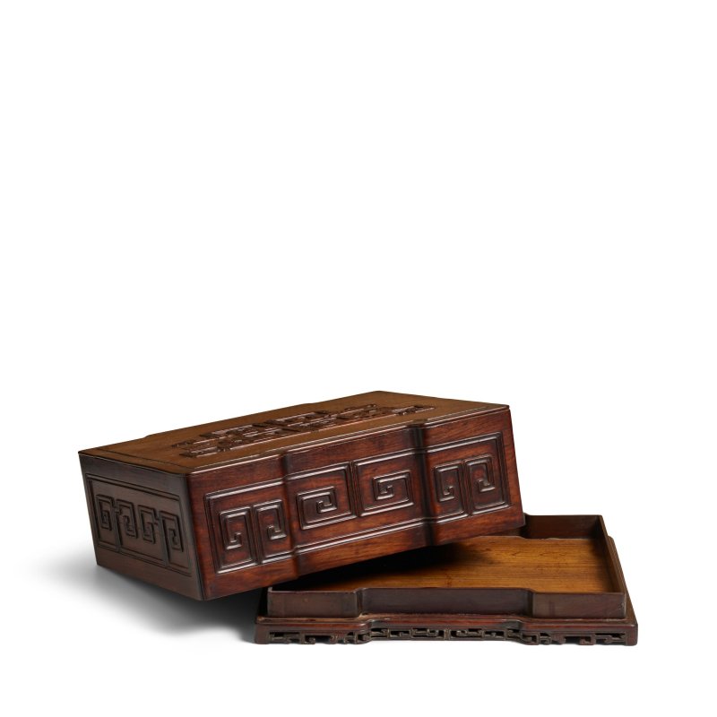 十八世紀末/十九世紀初 珍罕紅木仿古螭龍紋長方盒 | A VERY RARE HONGMU RECTANGULAR BOX AND COVER - 图2