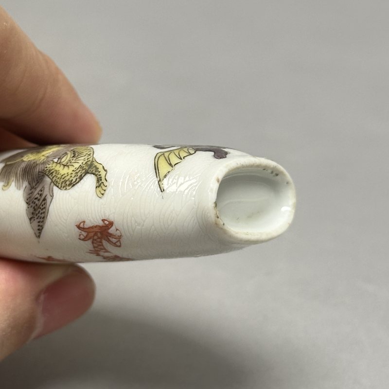 清晚期 粉彩轧道海八怪鼻烟壶 - 图6