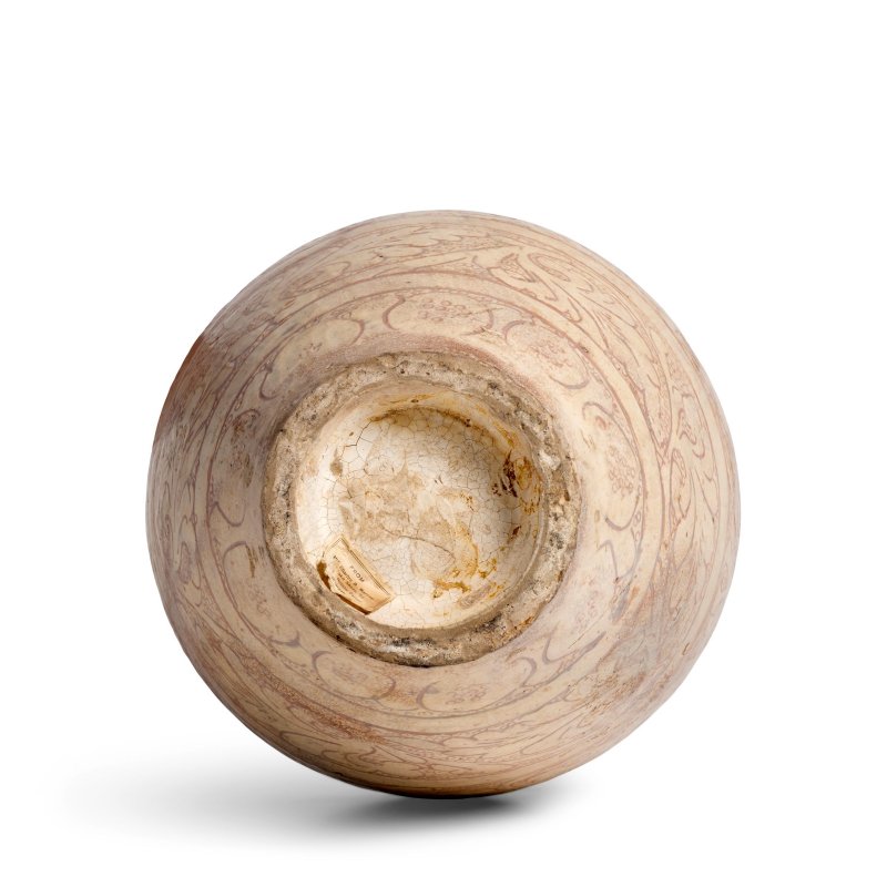北宋 登封窯 磁州白釉劃花梅瓶 | A CIZHOU WHITE-GLAZED 'SGRAFFIATO' VASE, MEIPING - 图6
