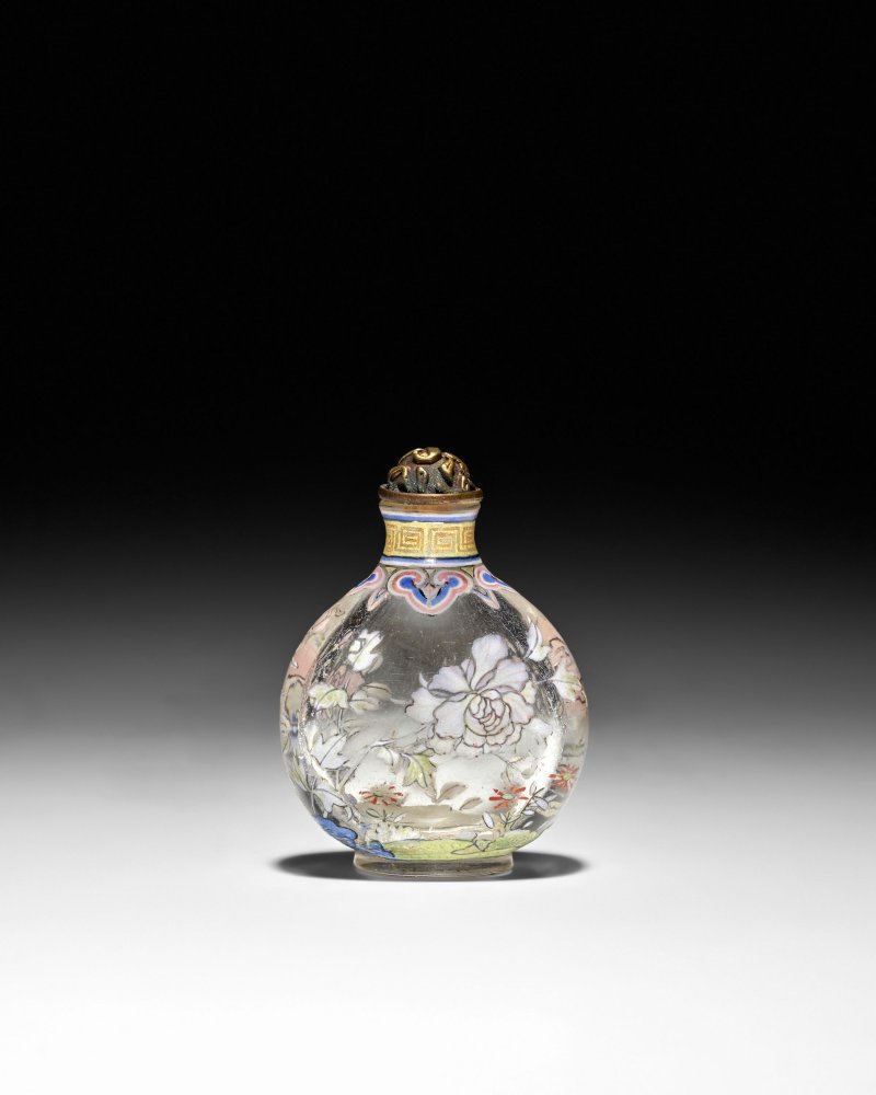 清乾隆 透明料胎畫琺瑯牡丹紋鼻煙壺一件 | A VERY RARE ENAMELED GLASS SNUFF BOTTLE
