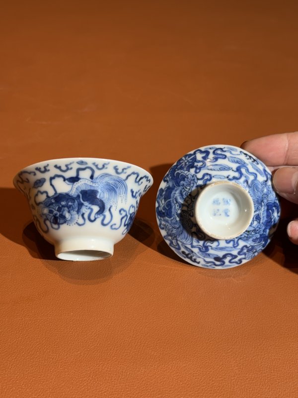 晚清 清晚期 青花五世同堂纹盖杯 - 图3