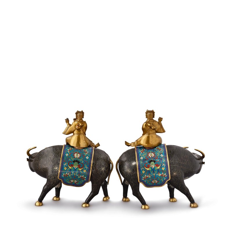 十九世紀 掐絲琺琅牧童水牛擺件成對 | A PAIR OF CLOISONNÉ ENAMEL WATER BUFFALOES AND ATTENDANTS - 图6