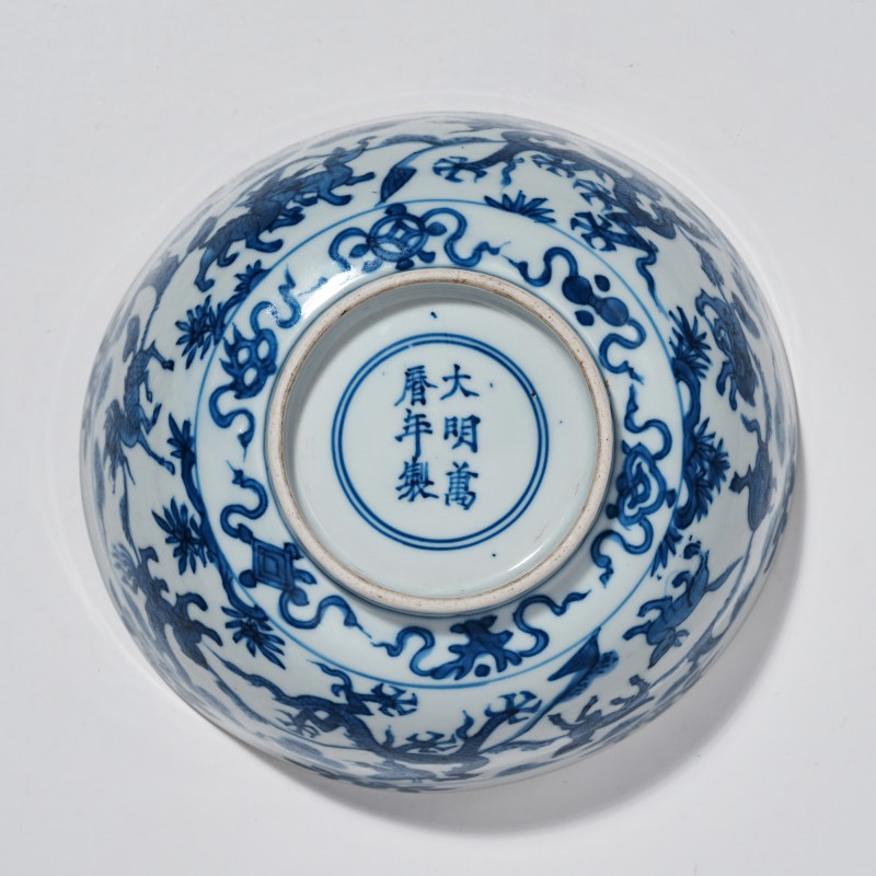 明万历 青花山海经瑞兽纹碗 - 图8