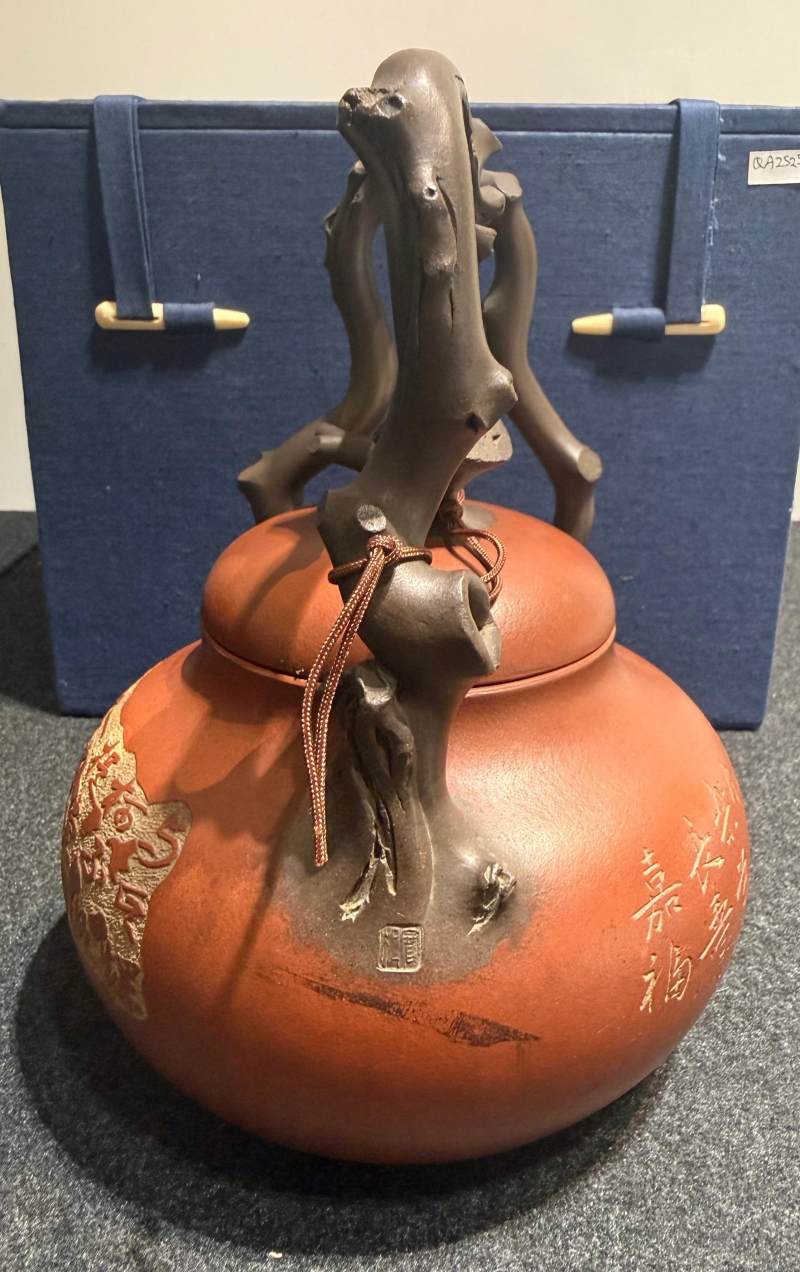 清晚期 寶梁紫砂梅樁提梁壺 - 图8