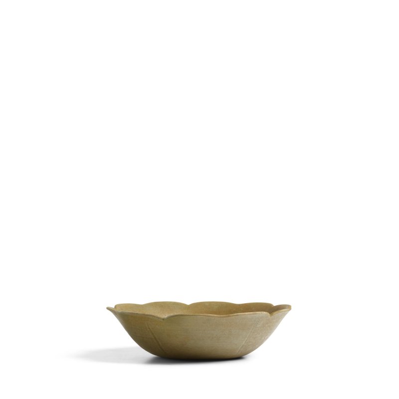 五代 越窯青瓷花口碗 | A YUE CELADON PETAL-LOBED SHALLOW BOWL - 图3