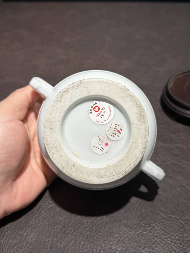 清中期 德化窑白釉暗刻夔龙纹香炉（木座、木盒） - 图11