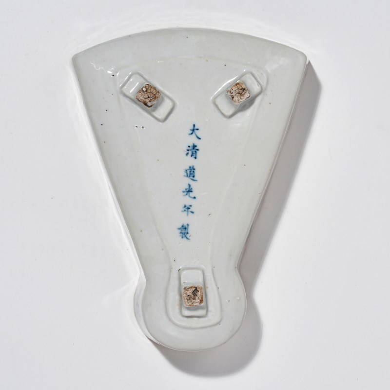清道光 青花岁寒三友扇形盖盒 - 图6
