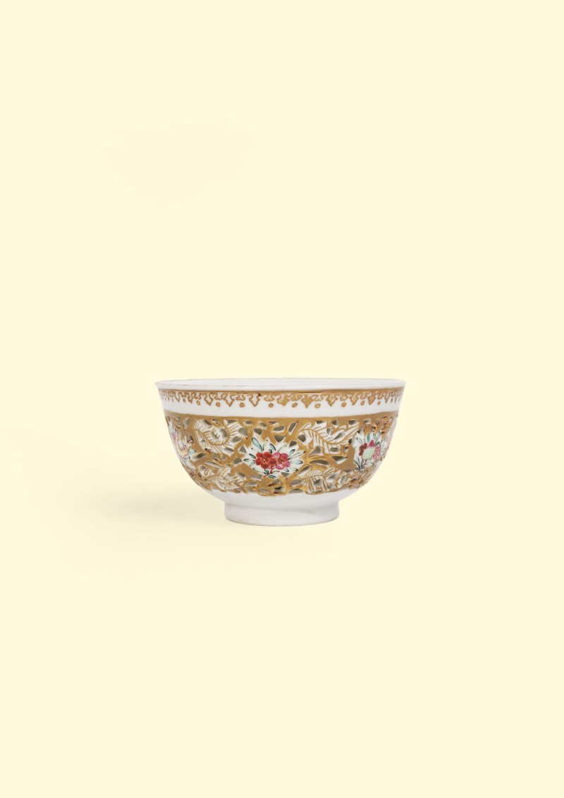清雍正 粉彩镂空花卉纹茶碗 - 图1