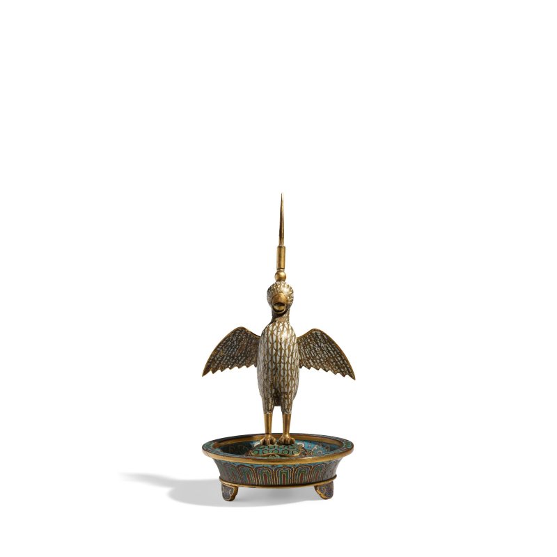 清乾隆 掐絲琺琅海宴河清燈臺 | A CLOISONNÉ ENAMEL 'BIRD AND TORTOISE' PRICKET CANDLESTICK