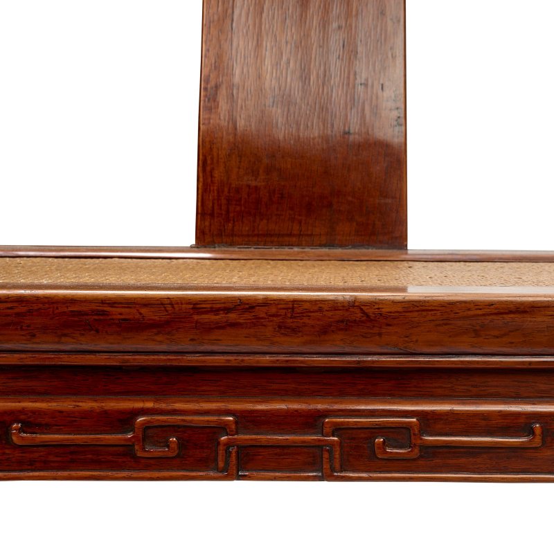 十九世紀 硬木圈椅一對 | A PAIR OF HARDWOOD HORSESHOE BACK ARMCHAIRS - 图8
