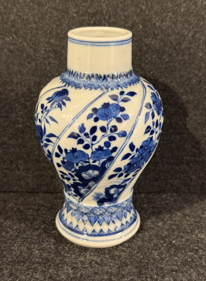 清康熙 青花花卉紋圖小瓶 - 图3