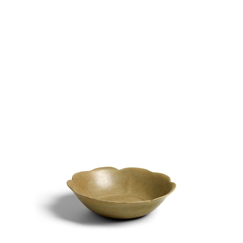 五代 越窯青瓷花口碗 | A YUE CELADON PETAL-LOBED SHALLOW BOWL - 图4