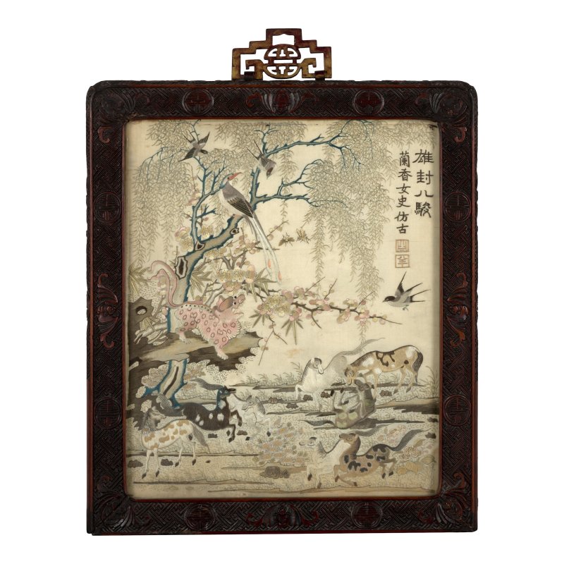 晚清 錦綉「鶴鹿同春」及 「封侯八駿」掛屏兩幅 | TWO SILK EMBROIDERED 'AUSPICIOUS ANIMALS' PANELS - 图5
