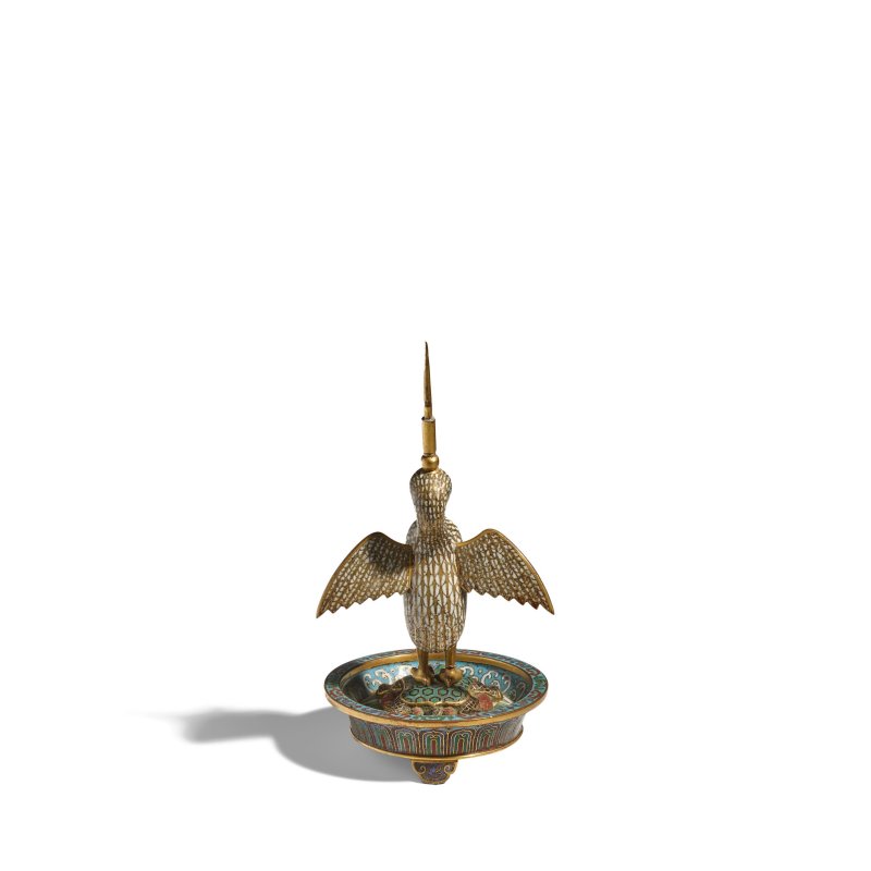 清乾隆 掐絲琺琅海宴河清燈臺 | A CLOISONNÉ ENAMEL 'BIRD AND TORTOISE' PRICKET CANDLESTICK - 图2