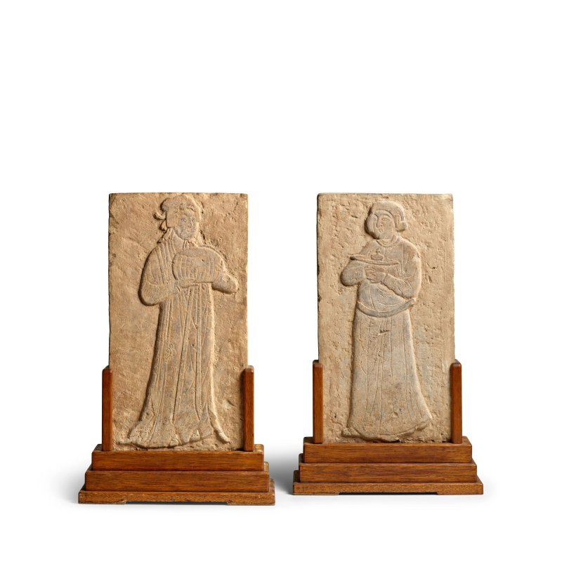 宋 侍女侍從陶磚成對 | A PAIR OF MOLDED 'ATTENDANT' POTTERY PANELS - 图1