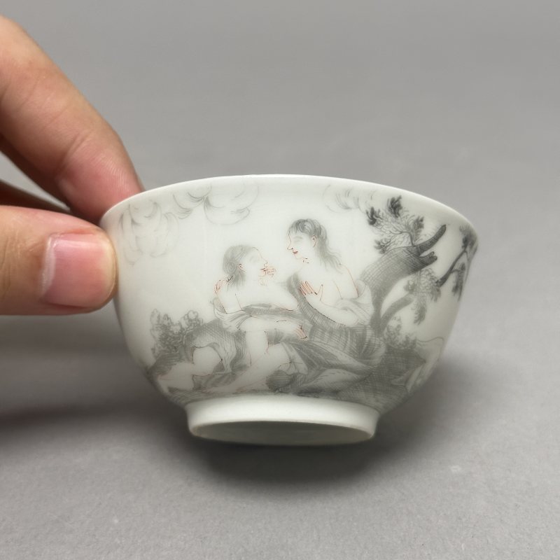 清雍正 墨地粉彩西洋人物杯碟一套 - 图3