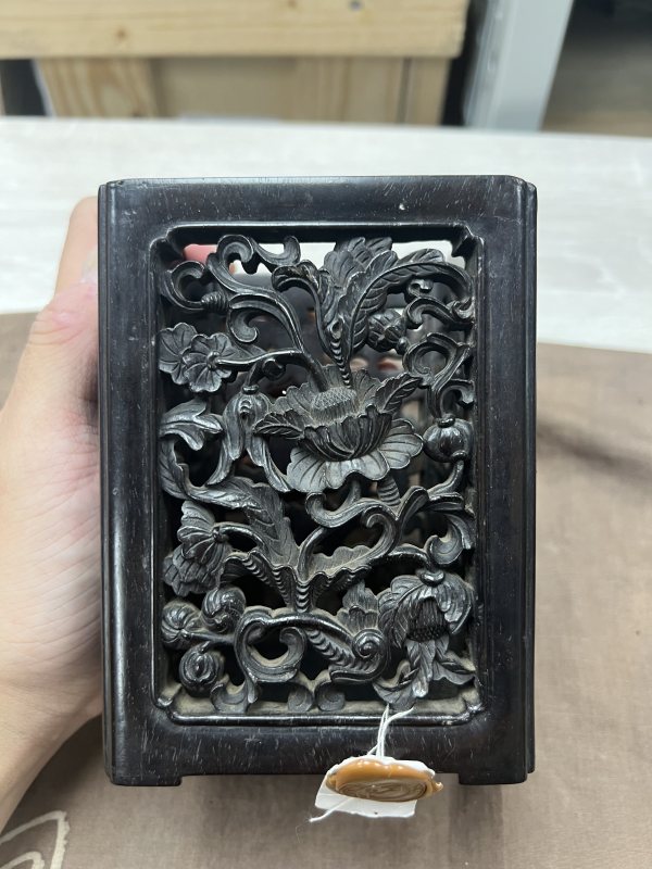 清 紫檀透雕寶相花紋方形筆筒 - 图3