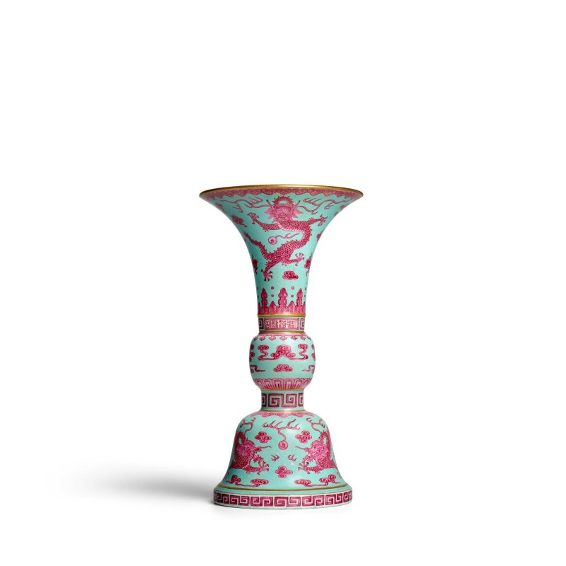 清乾隆 松石綠地胭脂紅彩雲龍紋花觚 | A RARE TURQUOISE-GROUND PUCE-ENAMELED 'DRAGON' ALTAR VASE, GU - 图20