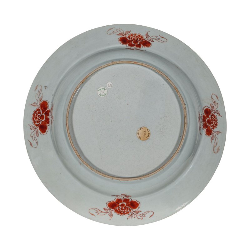 約 1720 年 描金粉彩徽章紋大盤 | A FAMILLE-ROSE ARMORIAL CHARGER - 图4