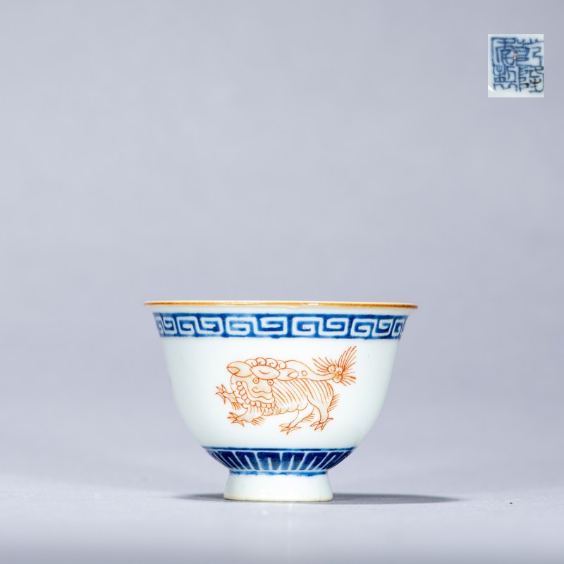 清乾隆 粉彩三狮纹杯 - 图1