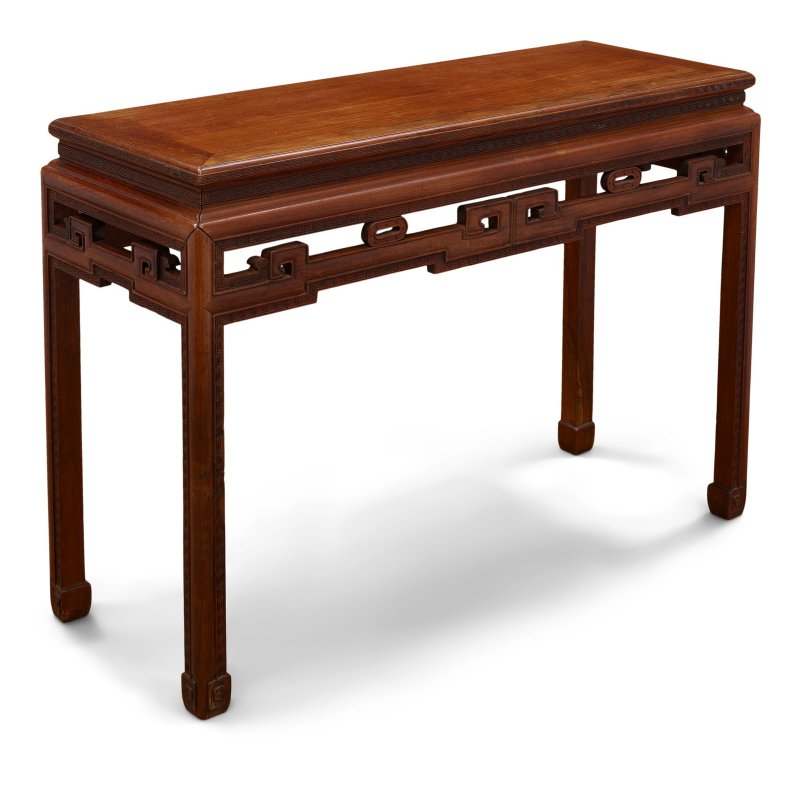 十九世紀 花梨有束腰羅鍋棖卡子花條桌 | A CARVED HUALI SIDE TABLE - 图3