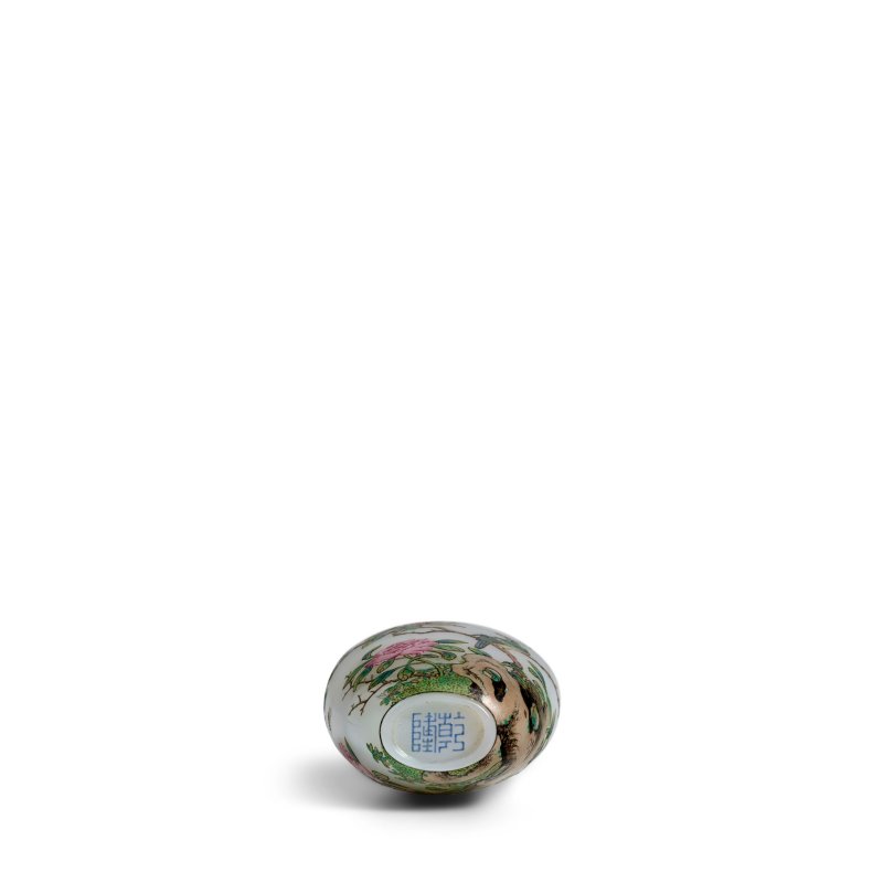 民國 1930-1945 料胎畫琺瑯牡丹花鳥紋鼻煙壺一件 | A FINE ENAMELLED GLASS SNUFF BOTTLE - 图3