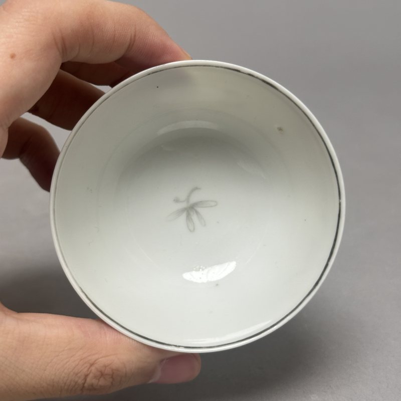 清雍正 墨地粉彩西洋人物杯碟一套 - 图4