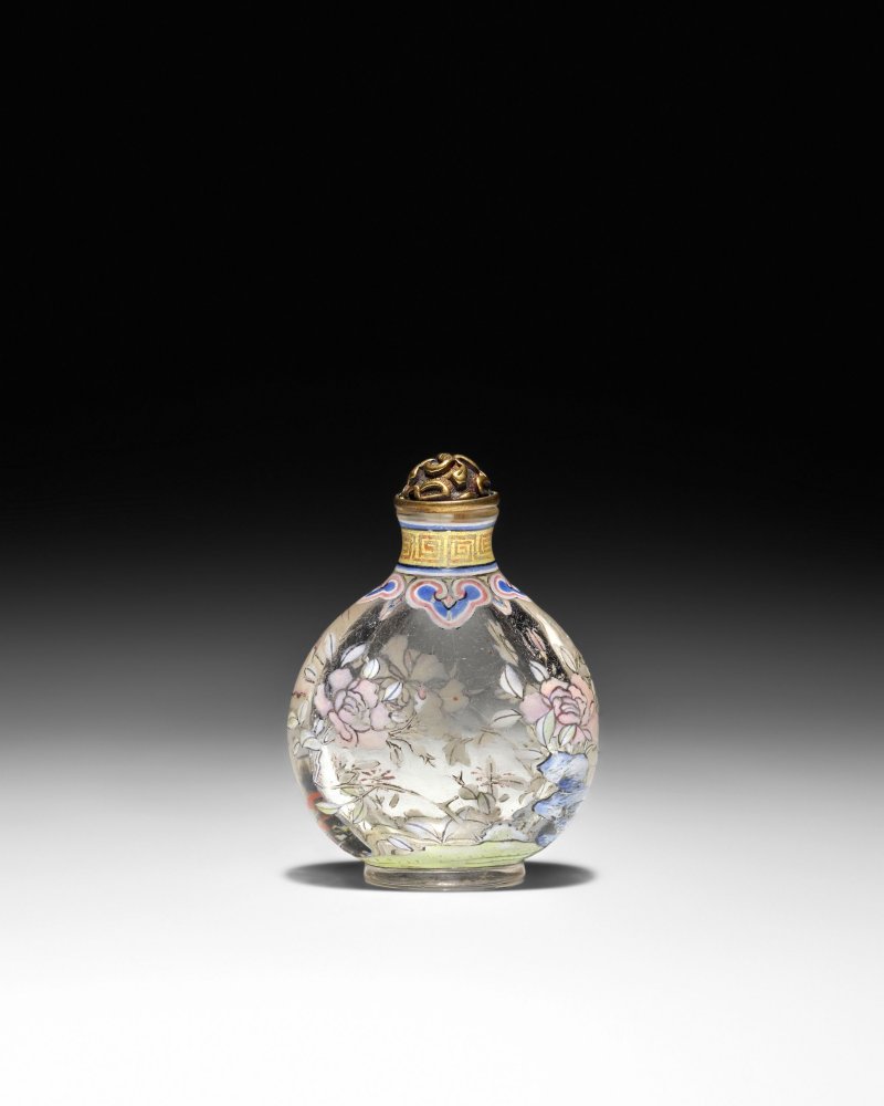 清乾隆 透明料胎畫琺瑯牡丹紋鼻煙壺一件 | A VERY RARE ENAMELED GLASS SNUFF BOTTLE - 图4