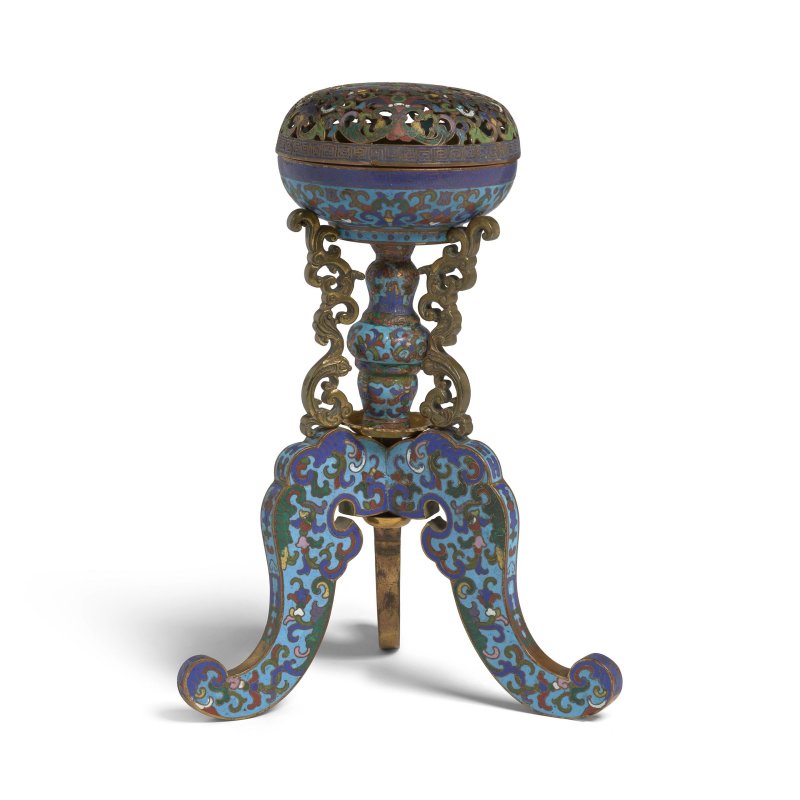 十八世紀末/十九世紀初 掐絲琺琅三足冠架 | A CLOISONNÉ ENAMEL TRIPOD HAT STAND
