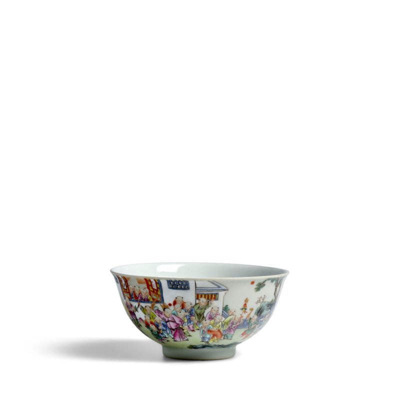 清嘉慶 「大清嘉慶年製」 紅款 粉彩百子圖碗 | A FAMILLE-ROSE 'HUNDRED BOYS' BOWL - 图4