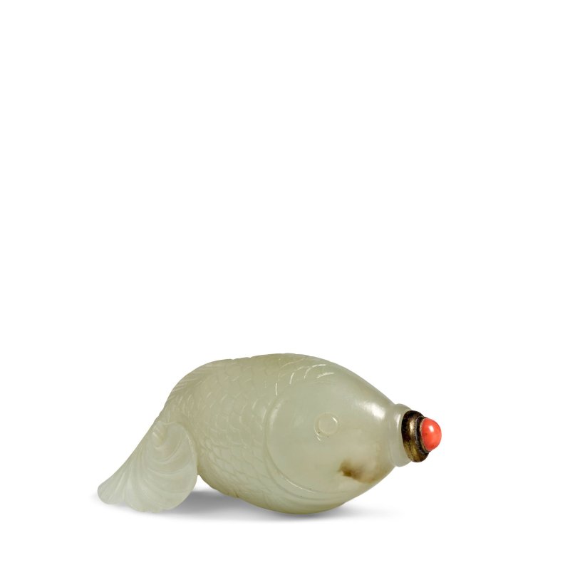 清 白玉雕鯉魚形鼻煙壺一件 | AN IMPOSING WHITE JADE CARVED 'SWIMMING CARP' SNUFF BOTTLE - 图4