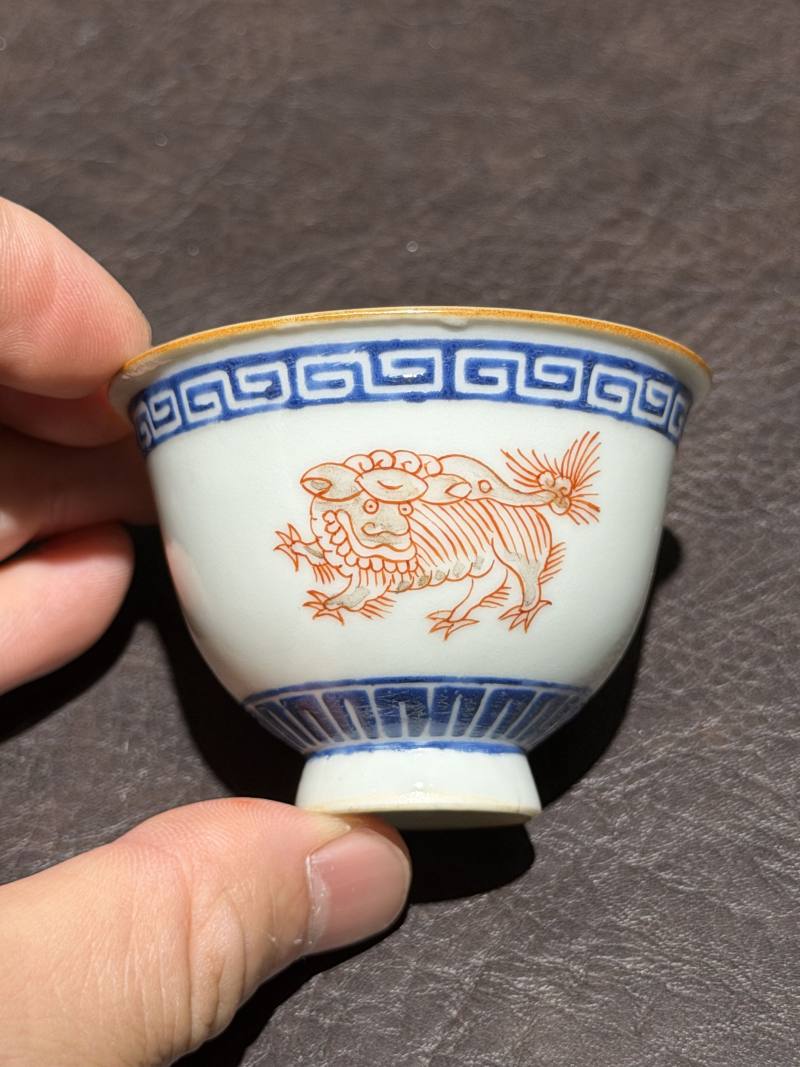 清乾隆 粉彩三狮纹杯 - 图2