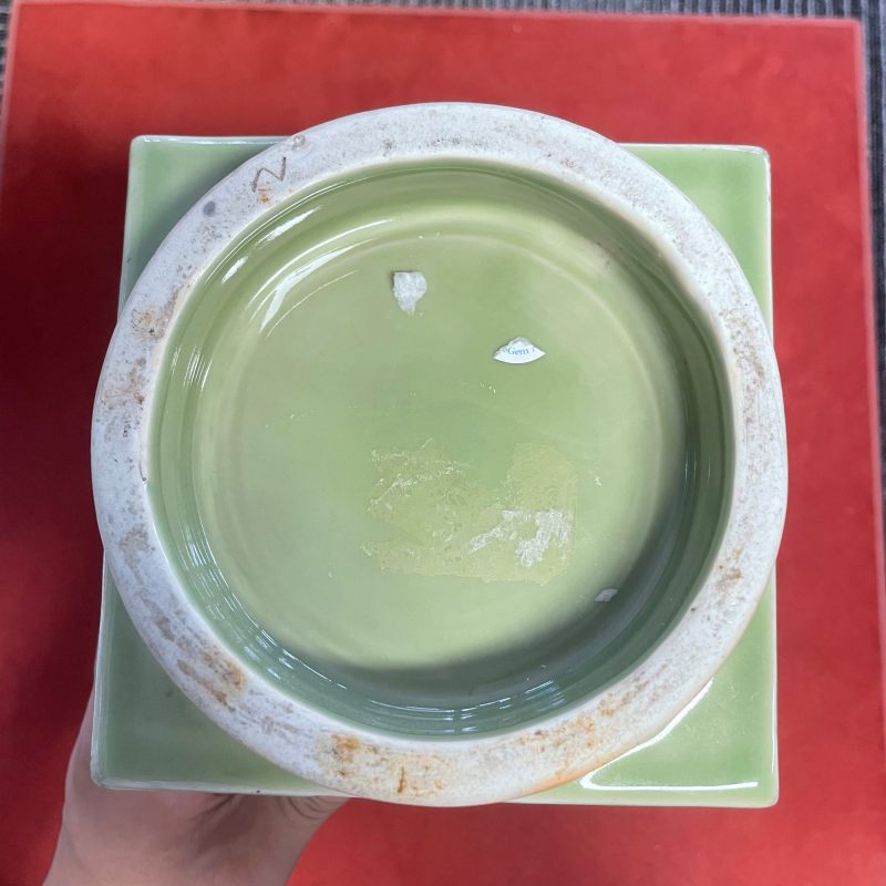清光绪 青釉模印荷塘秋色图琮式瓶 - 图10