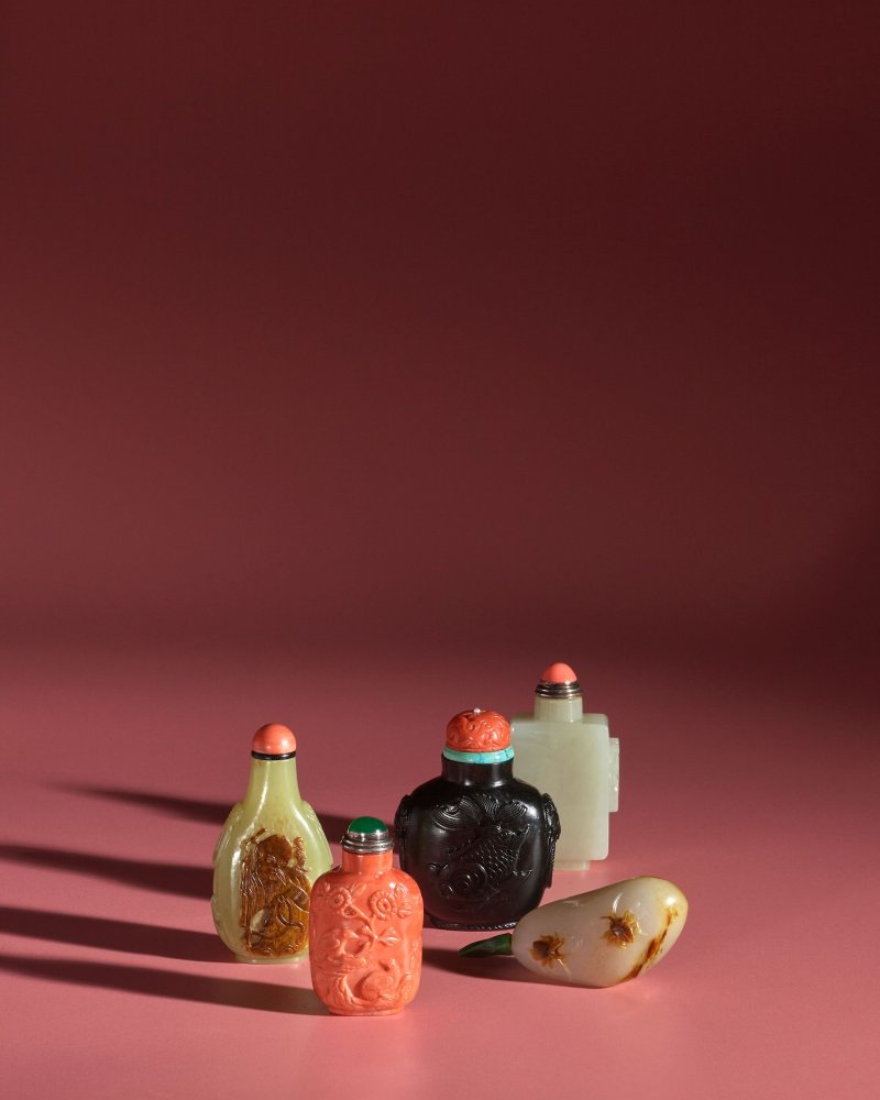 1736-1795 帶皮黃玉雕「鶴鹿同春」鼻煙壺一件 | A FINE AND ELEGANT YELLOW JADE AND RUSSET SKIN SNUFF BOTTLE - 图6