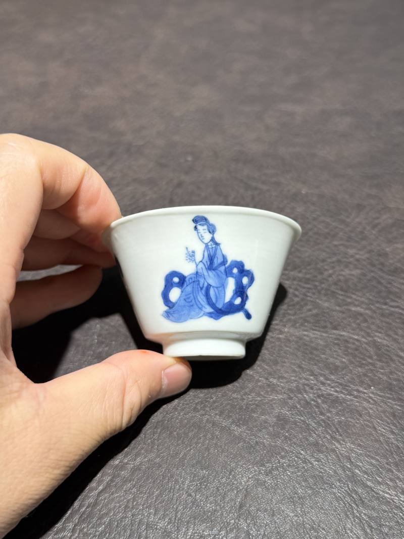 清康熙 青花三娘教子图杯 - 图2