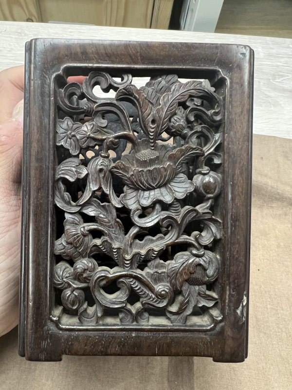 清 紫檀透雕寶相花紋方形筆筒 - 图5