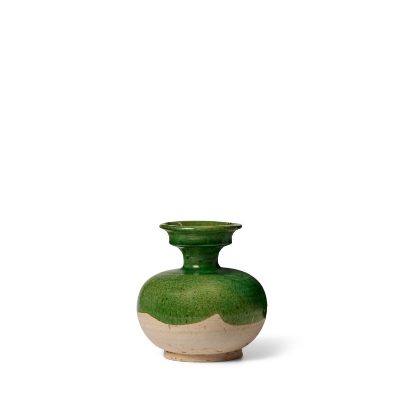唐 綠釉盤口瓶 | A GREEN AND AMBER-GLAZED POTTERY VASE - 图4