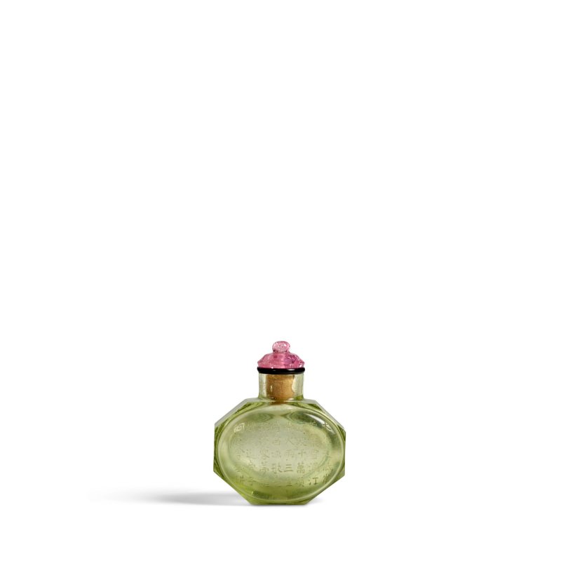 清乾隆 西湖水透色料詩文八棱鼻煙壺一件 | A RARE AND IMPORTANT FACETTED SMALL TRANSPARENT XI HU SHUI SNUFF BOTTLE - 图7