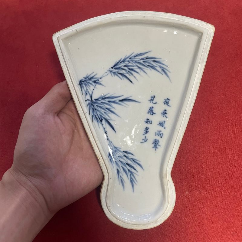 清道光 青花岁寒三友扇形盖盒 - 图10
