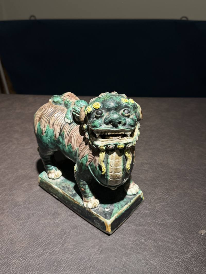 清康熙 素三彩太狮少狮瓷塑 - 图2