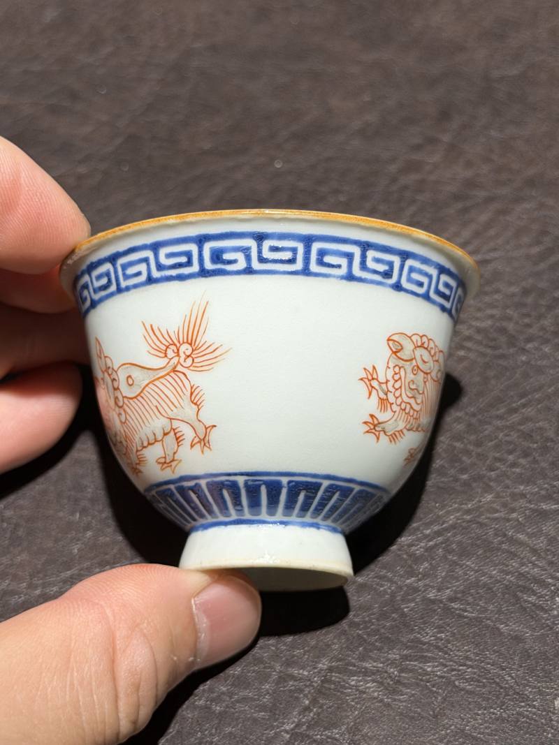 清乾隆 粉彩三狮纹杯 - 图3