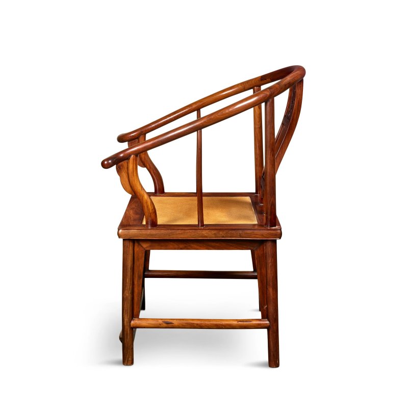 十八世紀 黃花梨圈椅 | AN IMPOSING HUANGHUALI HORSESHOE ARMCHAIR, QUANYI - 图3