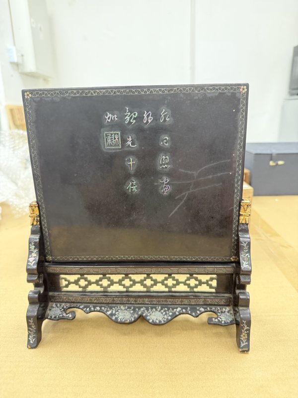 清康熙 黑漆嵌螺鈿麒麟紋坐屏 - 图4
