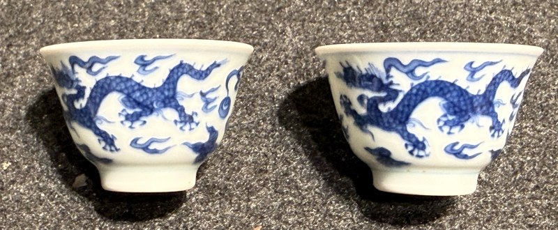 清乾隆 仿明青花雲龍文杯一對 - 图3