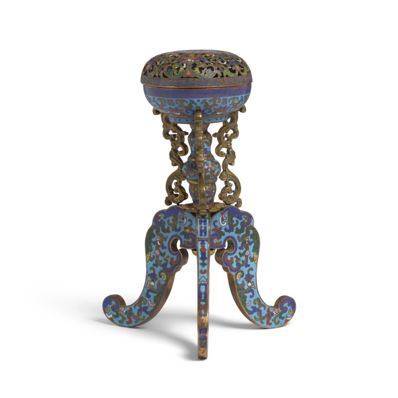 十八世紀末/十九世紀初 掐絲琺琅三足冠架 | A CLOISONNÉ ENAMEL TRIPOD HAT STAND - 图3