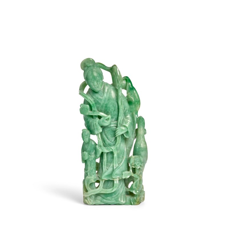 十九世紀 翠玉雕仙姑獻壽立像 | A FINE JADEITE FIGURE OF A FEMALE IMMORTAL - 图4