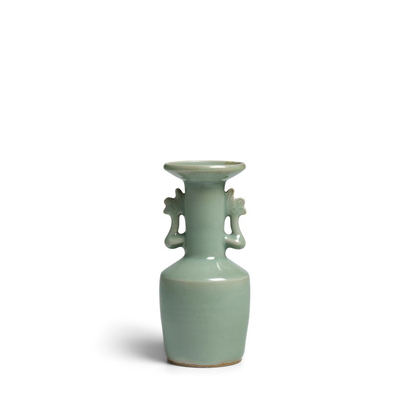 南宋 龍泉窯粉青釉鳳耳盤口紙錘瓶 | A LONGQUAN CELADON PHOENIX-HANDLED MALLET VASE