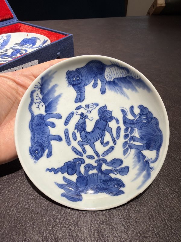 清顺治 青花瑞兽纹盘一对 - 图3